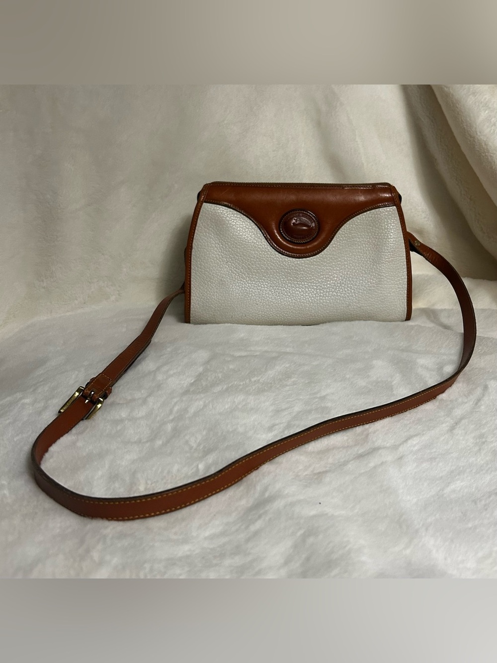 Vtg Dooney & Bourke White Pebbled Leather Crossbody with Brown Trim